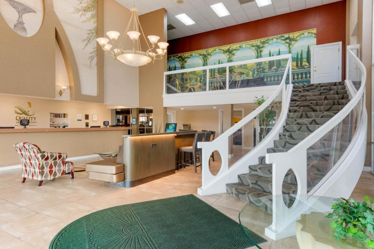 Quality Inn & Suites Conference Center New Port Richey Exterior foto