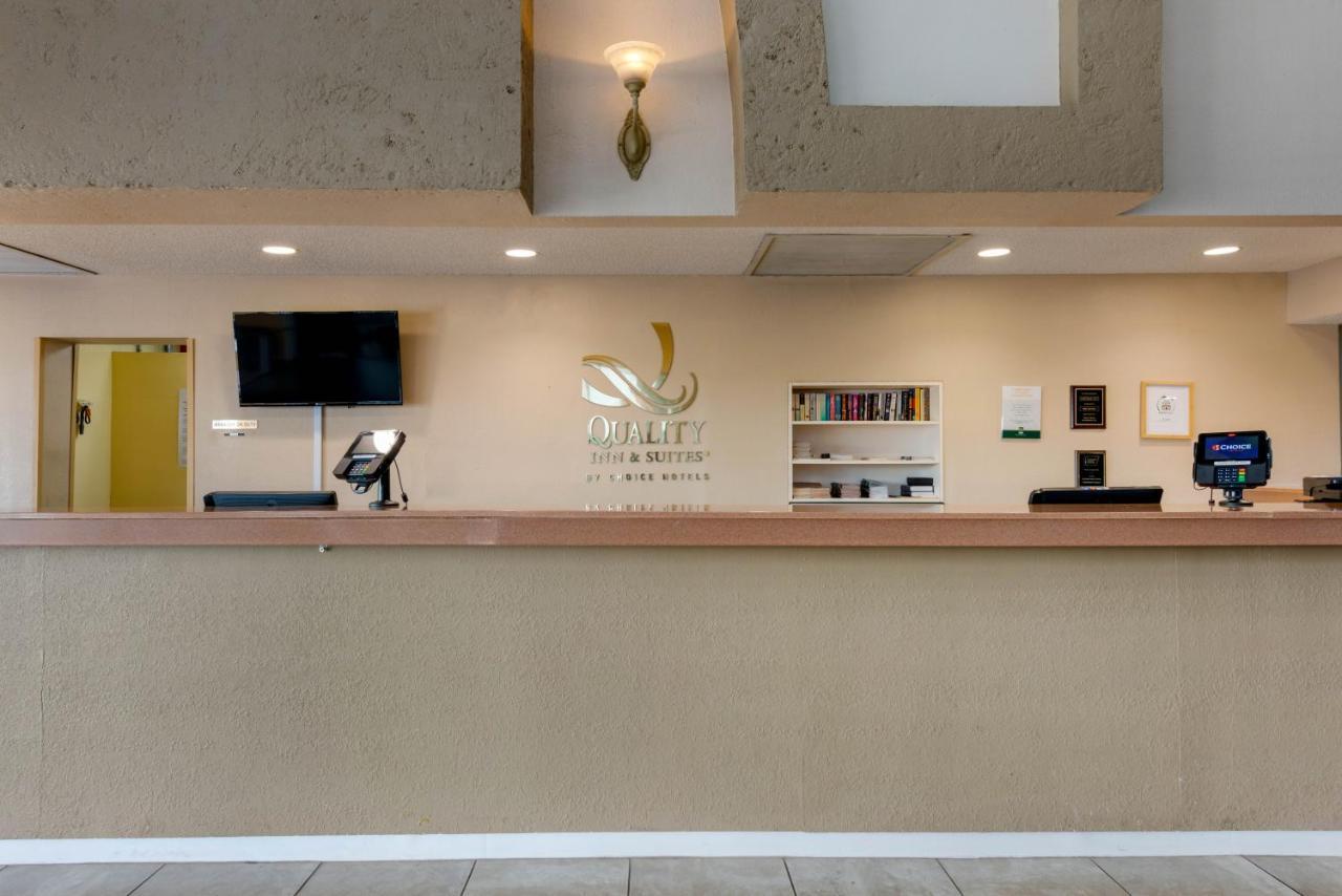 Quality Inn & Suites Conference Center New Port Richey Exterior foto