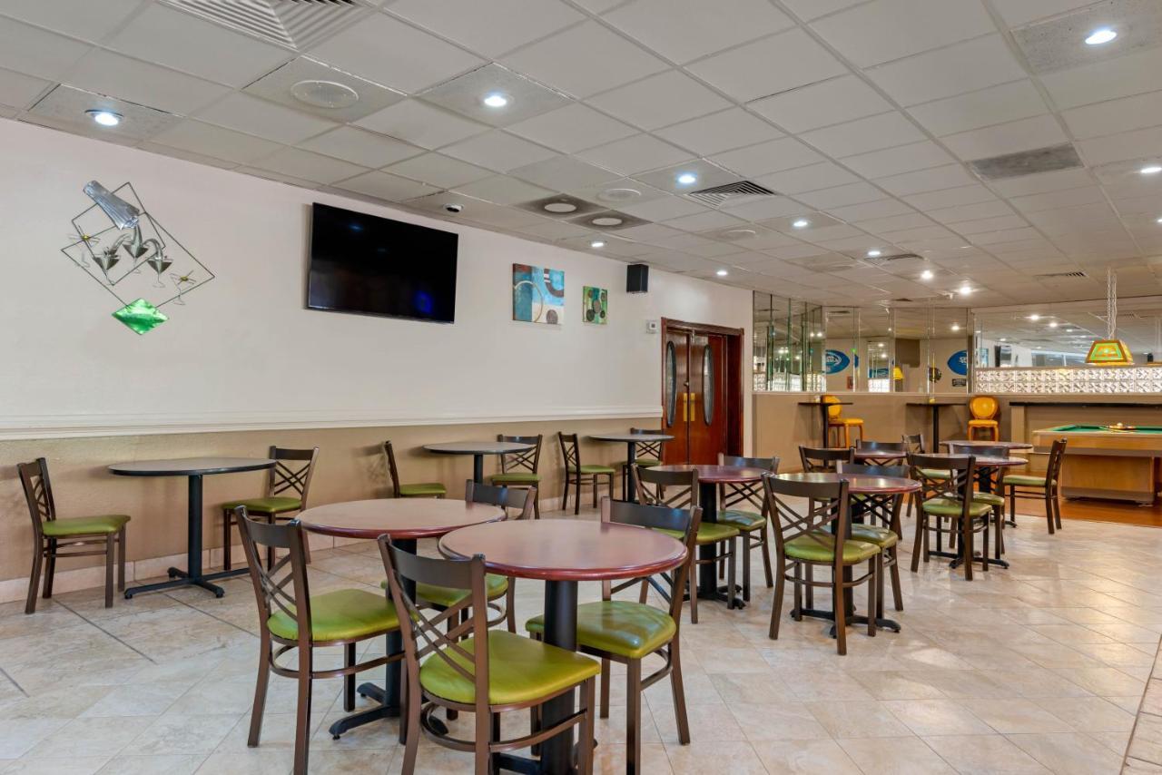 Quality Inn & Suites Conference Center New Port Richey Exterior foto