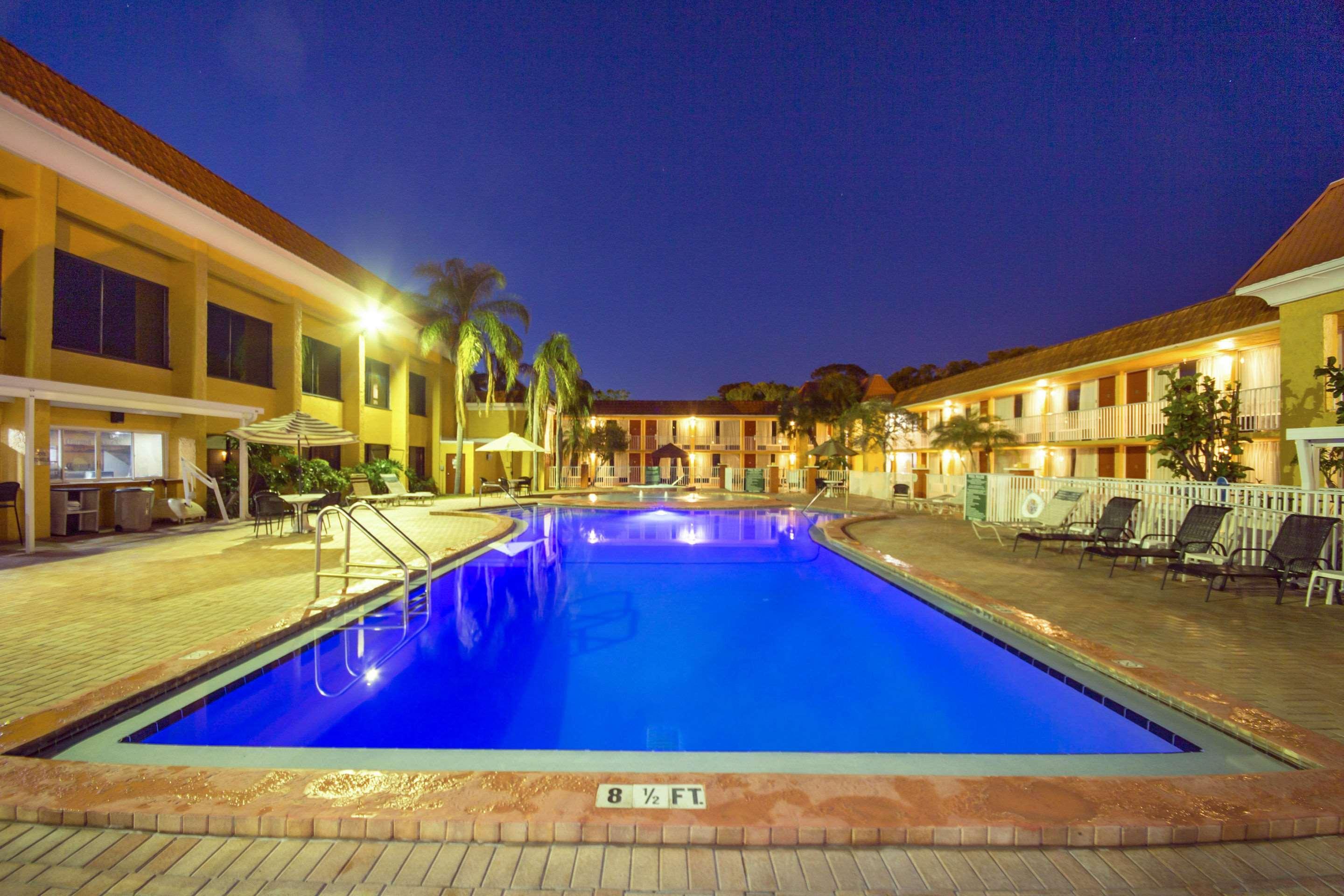 Quality Inn & Suites Conference Center New Port Richey Exterior foto