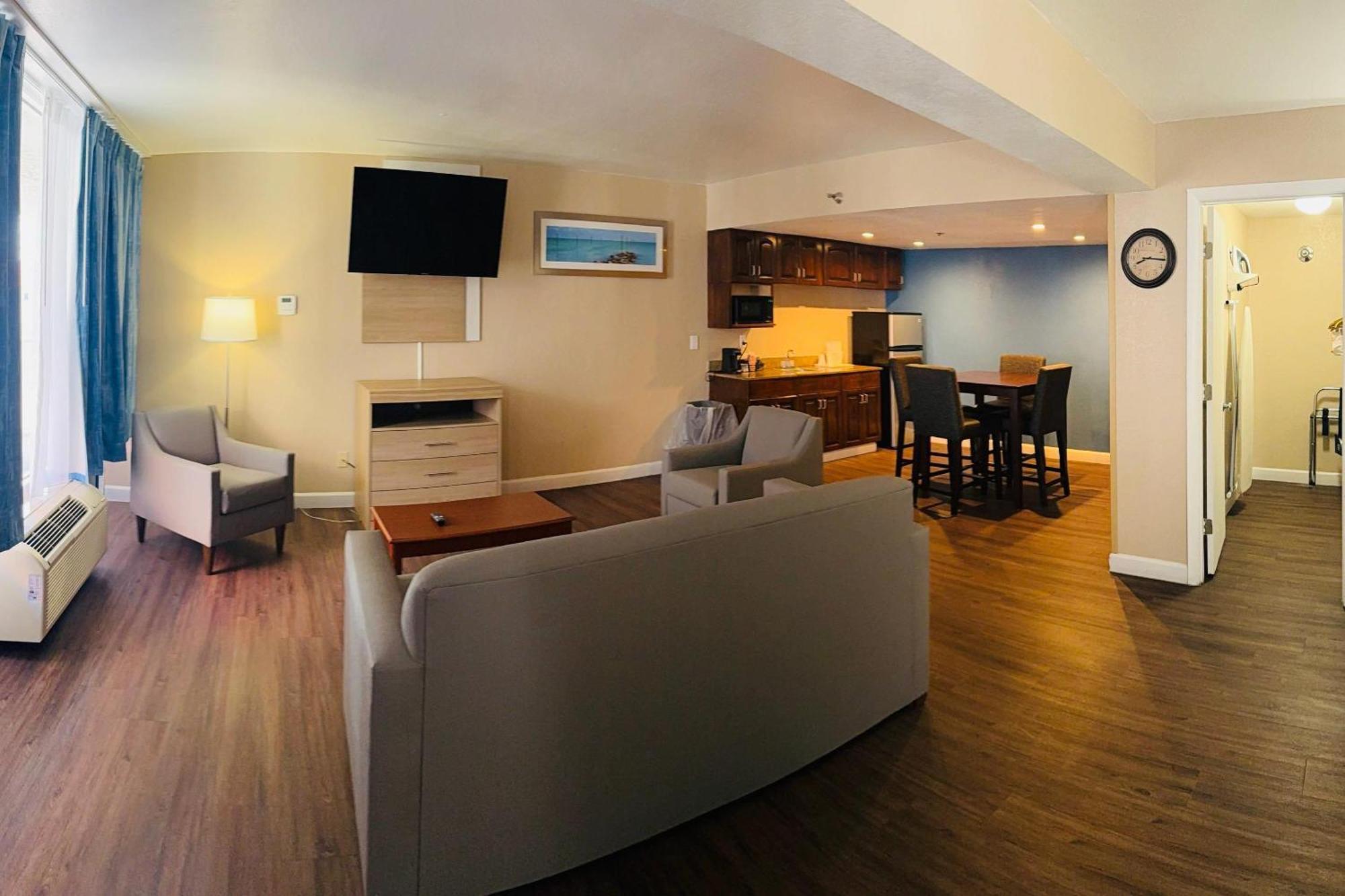 Quality Inn & Suites Conference Center New Port Richey Exterior foto